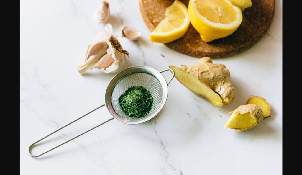 Garlic, ginger, and lemon natural remedies to boost immune system