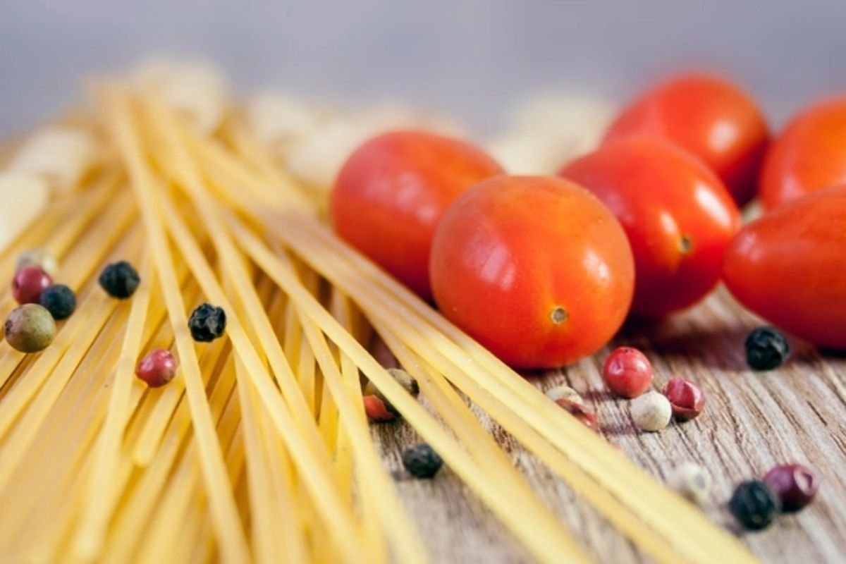 Dry spaghetti, cherry tomatoes and peppercorns, ingredients for ground beef spaghetti