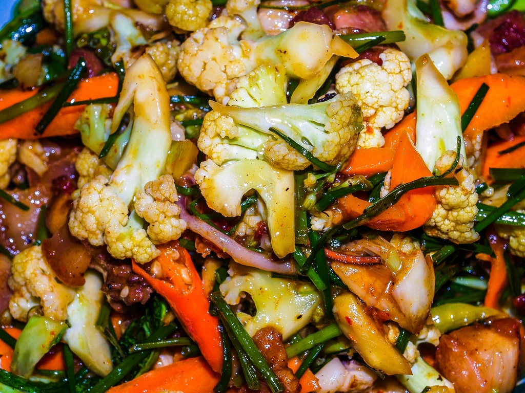 Colorful stir-fried vegetables to add to chicken meal prep bowls