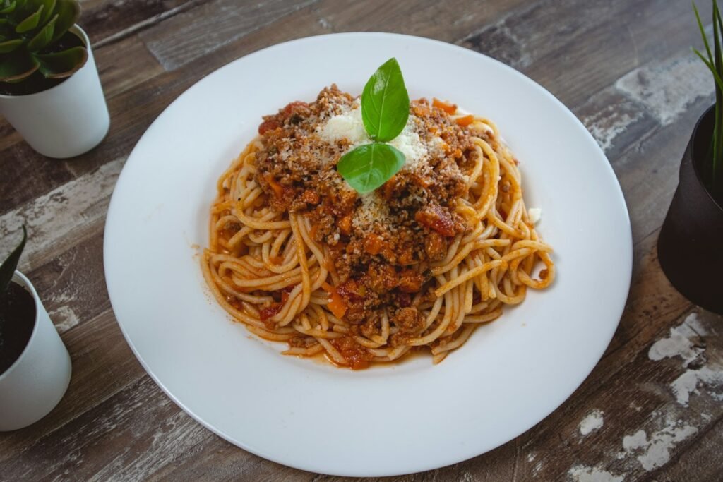 Simple pantry spaghetti with tomato sauce and basil
